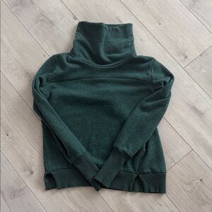 Alo Women's Green Turtleneck Sweater